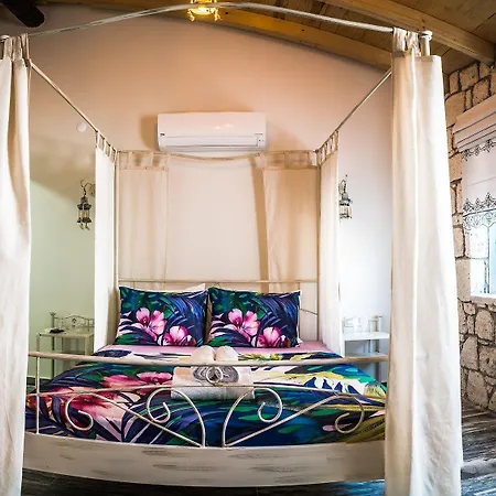 Mavi Ruezgar Alacati (adults Only) ホテル 4*